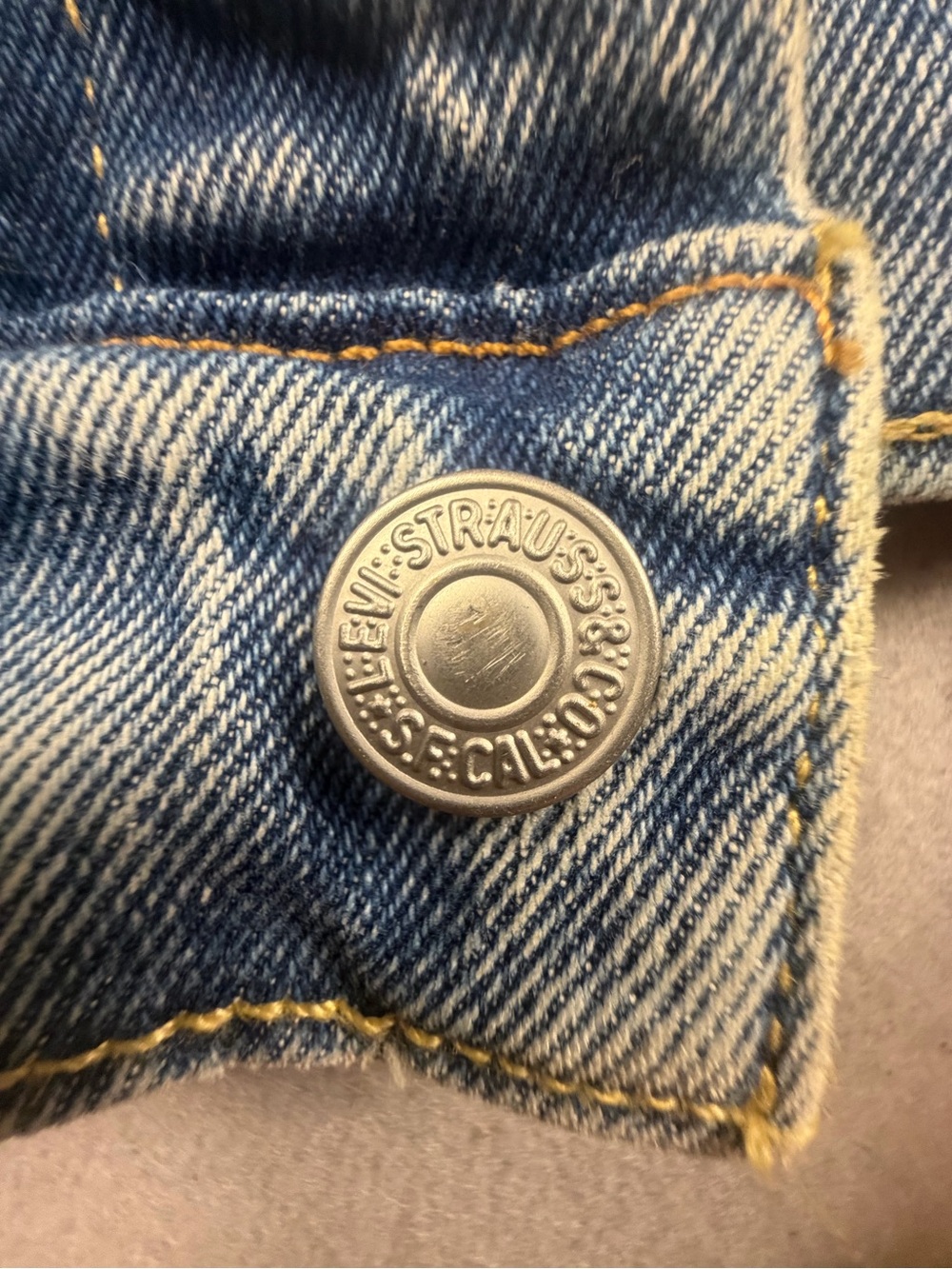 Levi's Light Wash Blue Denim Jacket - Picture 8 of 13